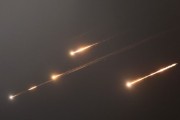 在线解梦伊朗以导弹齐射回应以色列的大规模袭击